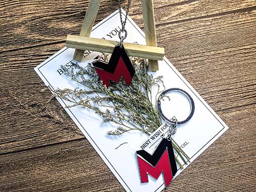 红黑五金配件挂链